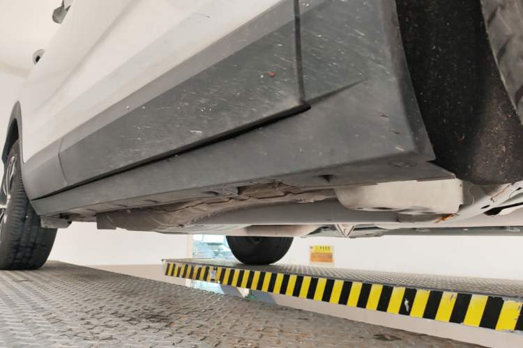 Used Buick Encore PLUS 2023 Smart Fun Edition Right Side Sill