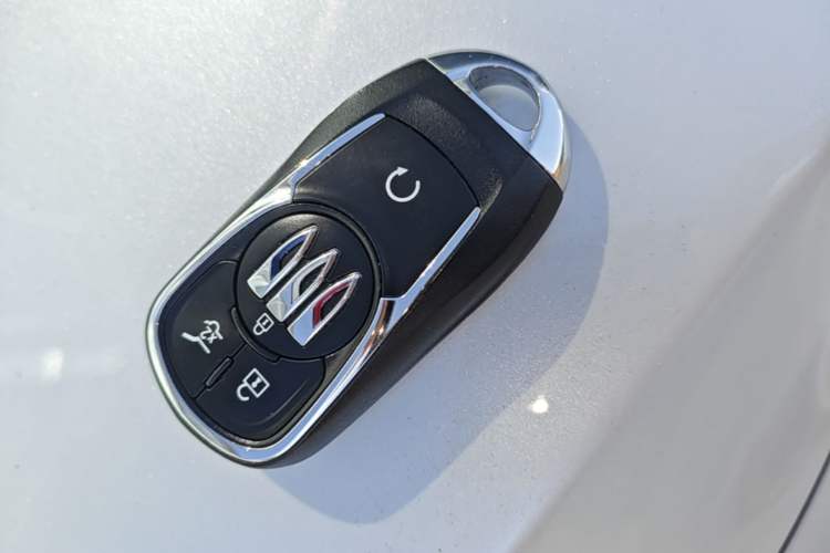 Used Buick Encore PLUS 2023 Smart Fun Edition Vehicle Key