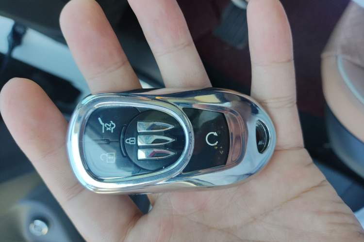 Used Buick Encore PLUS 2023 Smart Fun Edition Vehicle Key