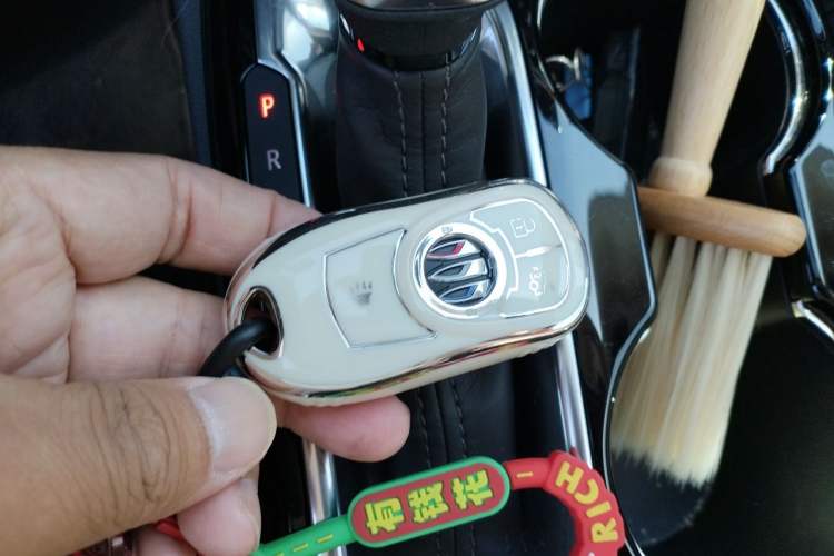 Used Buick Encore PLUS 2023 Smart Fun Edition Vehicle Key