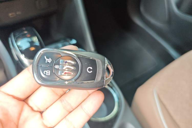 Used Buick Encore PLUS 2023 Smart Fun Edition Vehicle Key