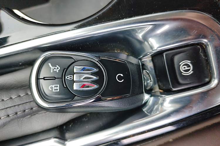 Used Buick Encore PLUS 2023 Smart Fun Edition Vehicle Key