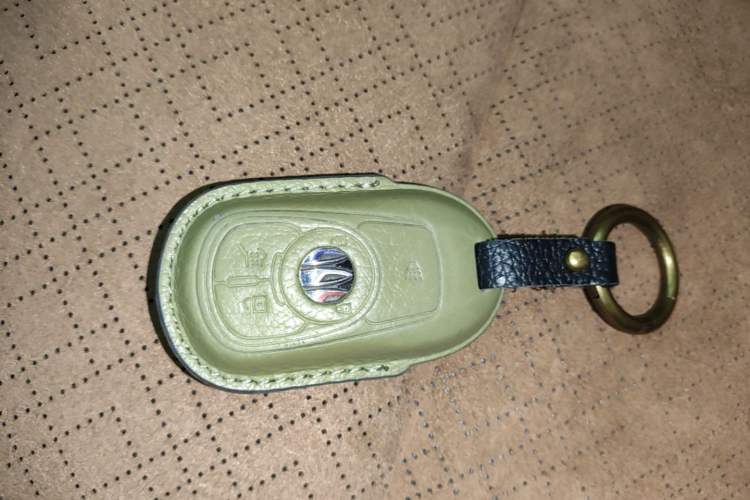 Used Buick Encore PLUS 2023 Smart Fun Edition Vehicle Key