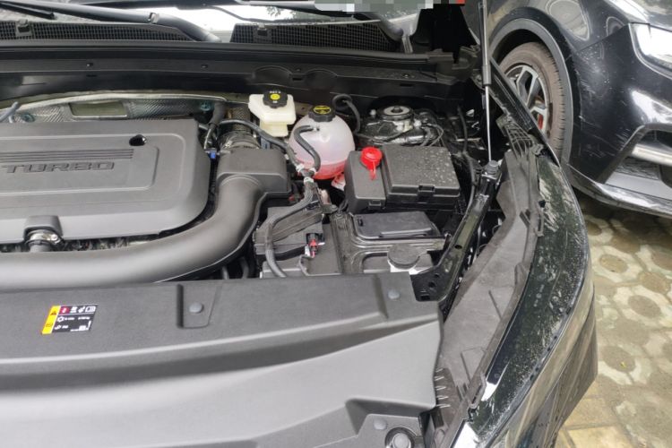 Used Buick Envision 2025 Encore Plus 28T Two-Wheel-Drive Platinum Edition Engine Bay Left
