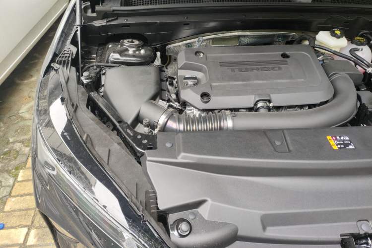 Used Buick Envision 2025 Encore Plus 28T Two-Wheel-Drive Platinum Edition Engine Bay Right