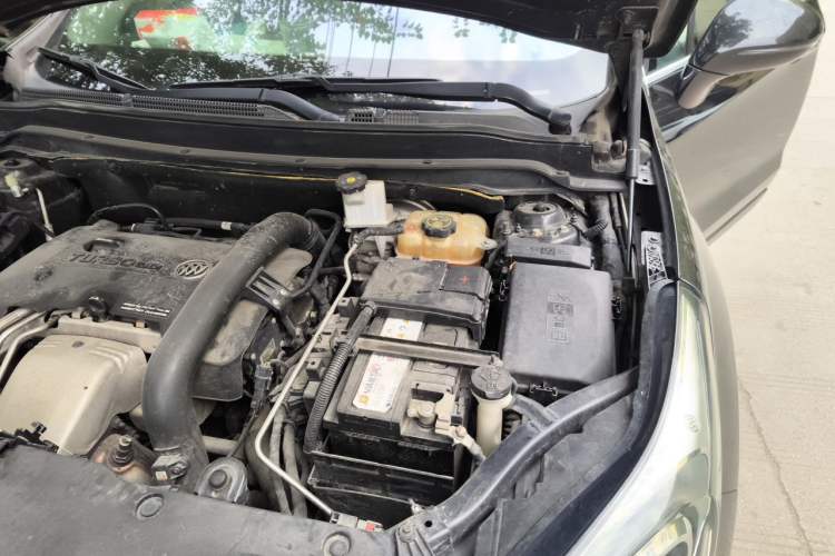 Used Buick Envision 2014 28T Four-Wheel Drive Luxury Model Engine Bay Left