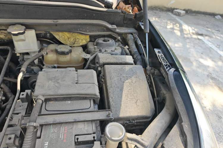 Used Buick Envision 2014 28T Four-Wheel Drive Luxury Model Engine Bay Left
