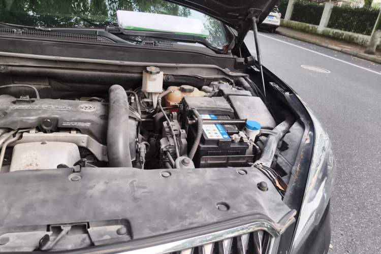 Used Buick Envision 2014 28T Four-Wheel Drive Luxury Model Engine Bay Left