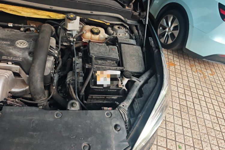 Used Buick Envision 2014 28T Four-Wheel Drive Elite Model Engine Bay Left