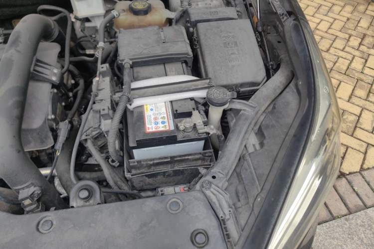 Used Buick Envision 2014 28T Four-Wheel Drive Luxury Model Engine Bay Left