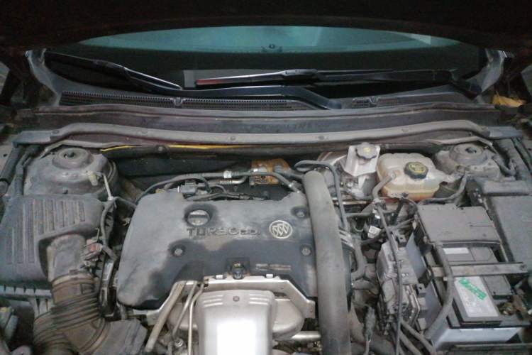 Used Buick Envision 2014 28T Four-Wheel Drive Elite Model Engine Bay