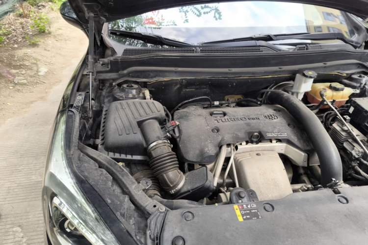 Used Buick Envision 2014 28T Four-Wheel Drive Luxury Model Engine Bay Right