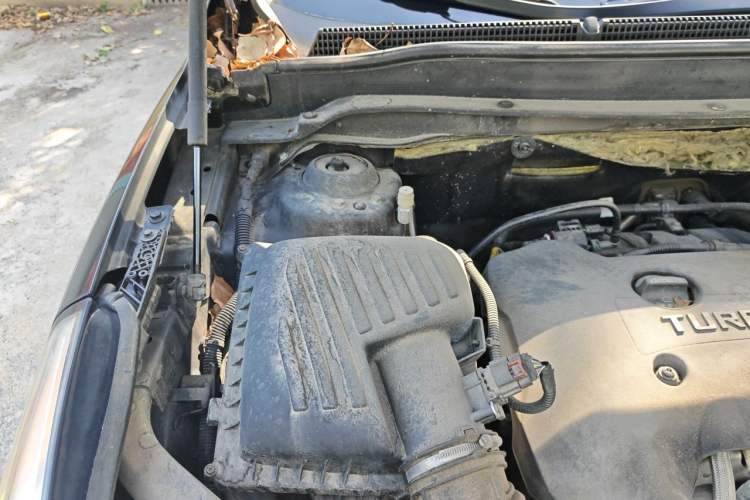 Used Buick Envision 2014 28T Four-Wheel Drive Luxury Model Engine Bay Right