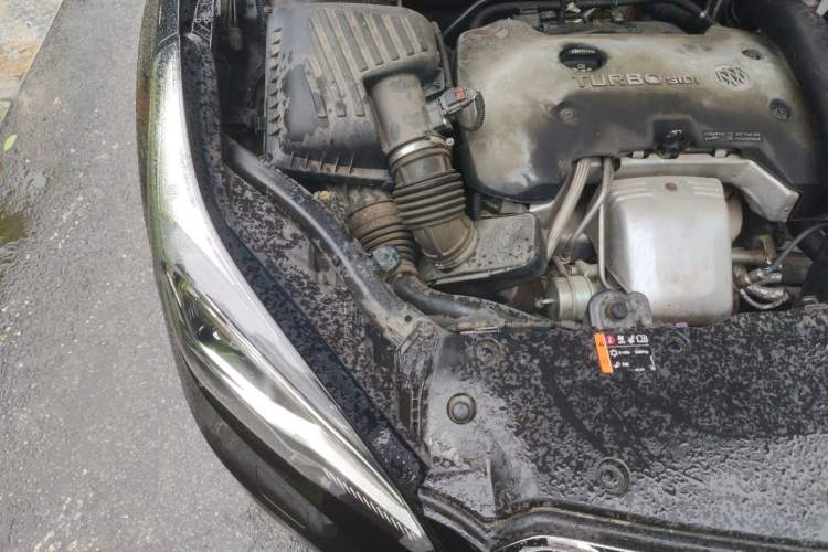 Used Buick Envision 2014 28T Four-Wheel Drive Luxury Model Engine Bay Right
