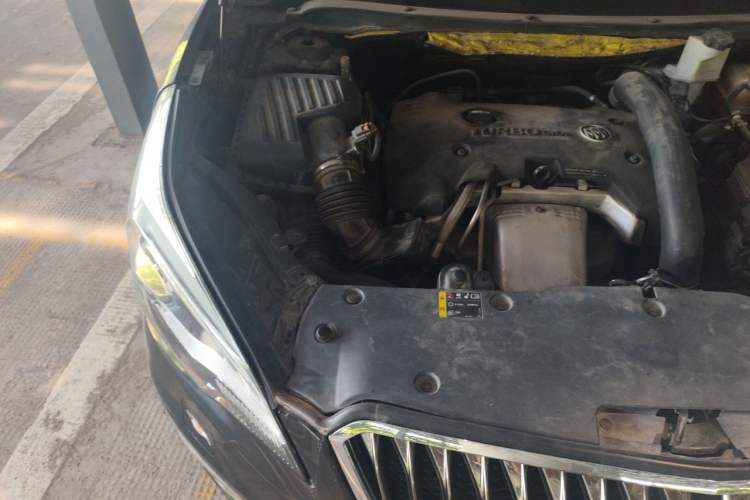 Used Buick Envision 2014 28T Four-Wheel Drive Elite Model Engine Bay Right