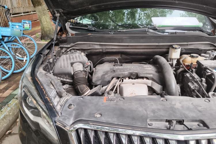 Used Buick Envision 2014 28T Four-Wheel Drive Luxury Model Engine Bay Right