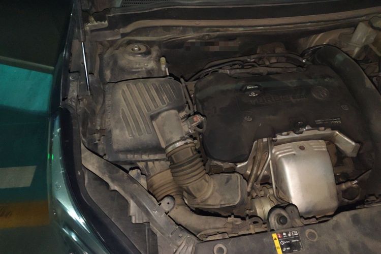 Used Buick Envision 2014 28T Four-Wheel Drive Elite Model Engine Bay Right