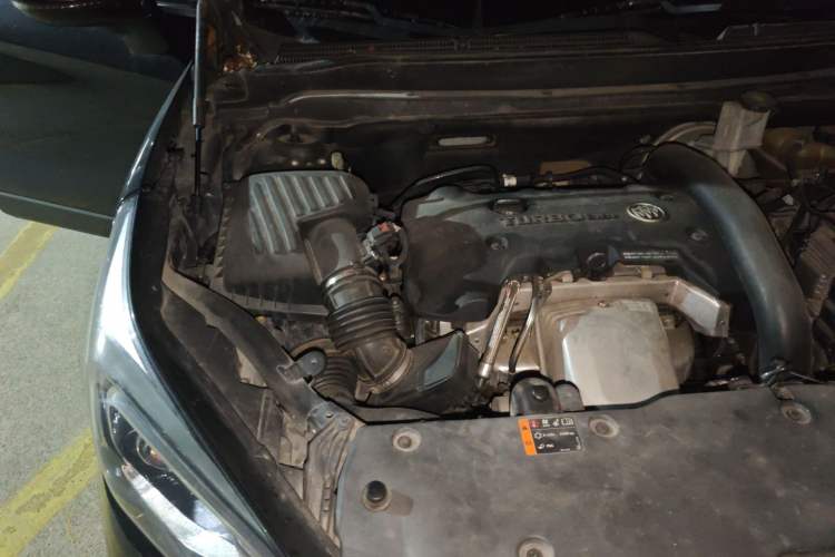 Used Buick Envision 2014 28T Four-Wheel Drive Elite Model Engine Bay Right