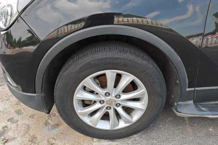 Used Buick Envision 2014 28T Four-Wheel Drive Elite Model Left Front Wheel Hub