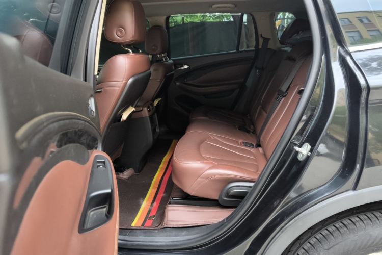 Used Buick Envision 2014 28T Four-Wheel Drive Luxury Model Left Rear Seat