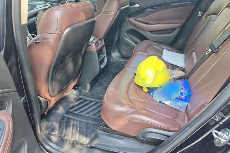 Used Buick Envision 2014 28T Four-Wheel Drive Luxury Model Left Rear Seat