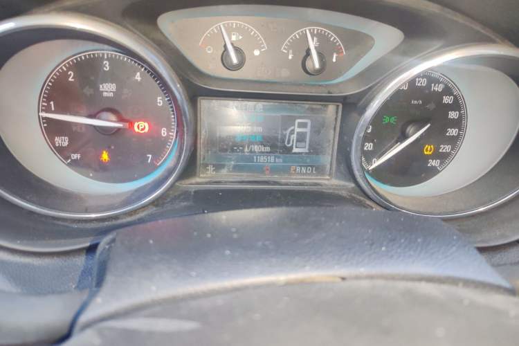 Used Buick Envision 2014 28T Four-Wheel Drive Elite Model Odometer Close Up