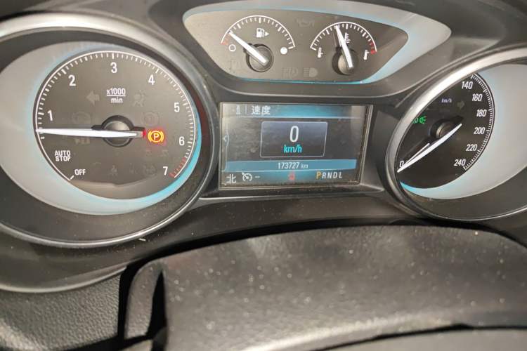 Used Buick Envision 2014 28T Four-Wheel Drive Elite Model Odometer Close Up
