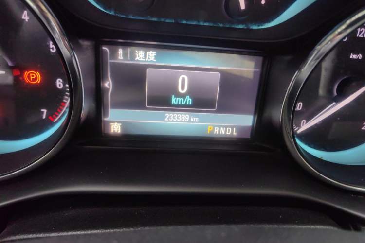 Used Buick Envision 2014 28T Four-Wheel Drive Luxury Model Odometer Close Up