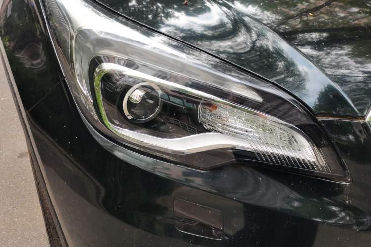 Used Buick Envision 2014 28T Four-Wheel Drive Elite Model Right Front Headlight