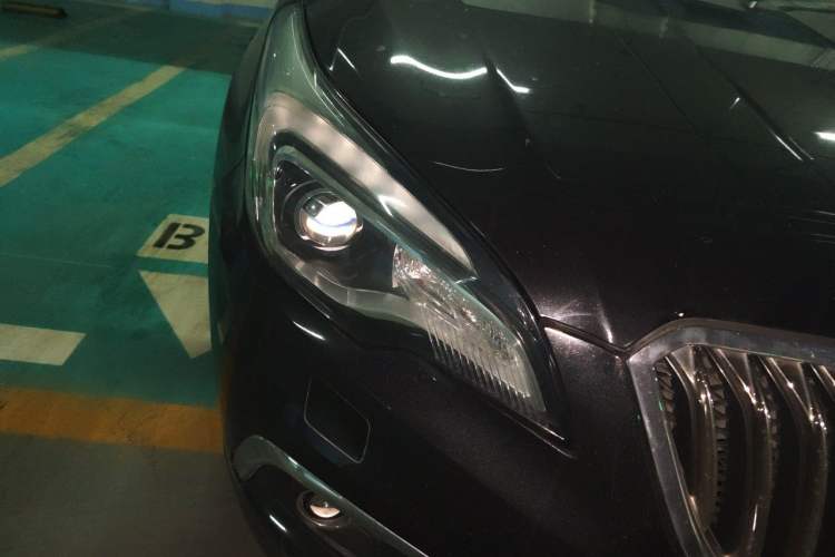 Used Buick Envision 2014 28T Four-Wheel Drive Elite Model Right Front Headlight