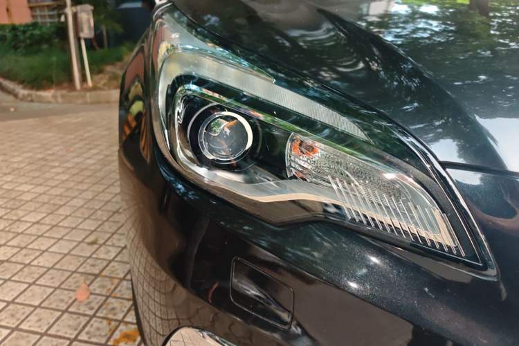 Used Buick Envision 2014 28T Four-Wheel Drive Elite Model Right Front Headlight