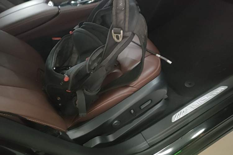 Used Buick Envision 2014 28T Four-Wheel Drive Luxury Model Right Front Seat
