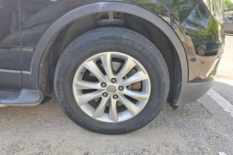 Used Buick Envision 2014 28T Four-Wheel Drive Luxury Model Right Front Wheel Hub