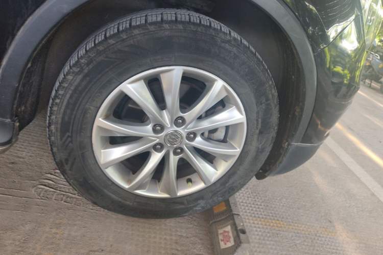 Used Buick Envision 2014 28T Four-Wheel Drive Elite Model Right Front Wheel Hub