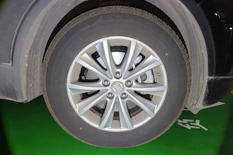 Used Buick Envision 2014 28T Four-Wheel Drive Elite Model Right Front Wheel Hub