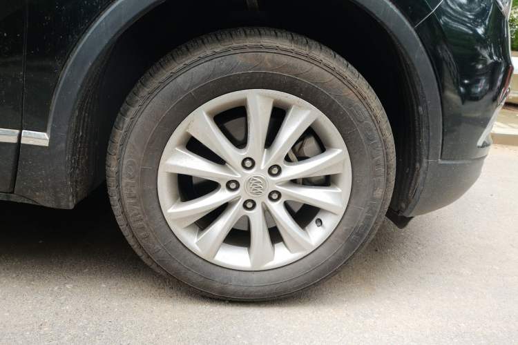Used Buick Envision 2014 28T Four-Wheel Drive Elite Model Right Front Wheel Hub