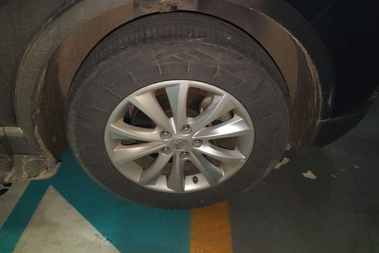 Used Buick Envision 2014 28T Four-Wheel Drive Elite Model Right Front Wheel Hub