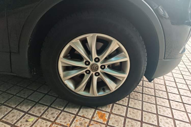 Used Buick Envision 2014 28T Four-Wheel Drive Elite Model Right Front Wheel Hub