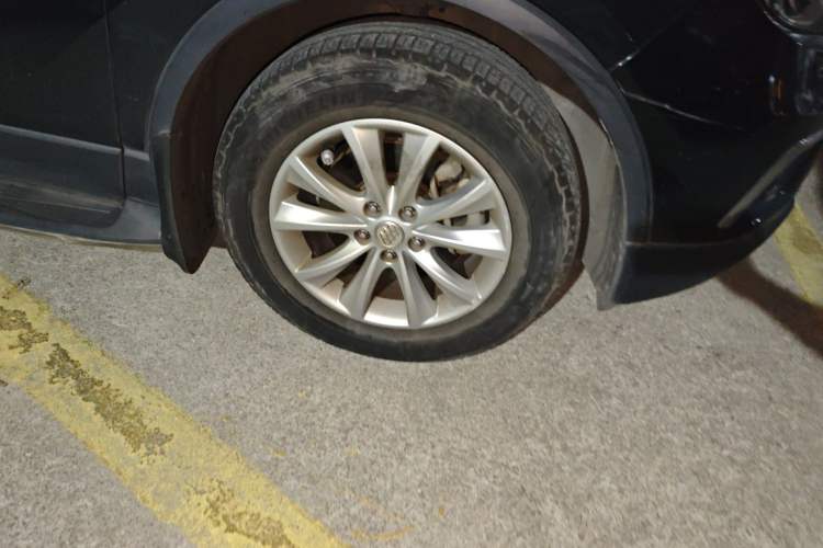Used Buick Envision 2014 28T Four-Wheel Drive Elite Model Right Front Wheel Hub