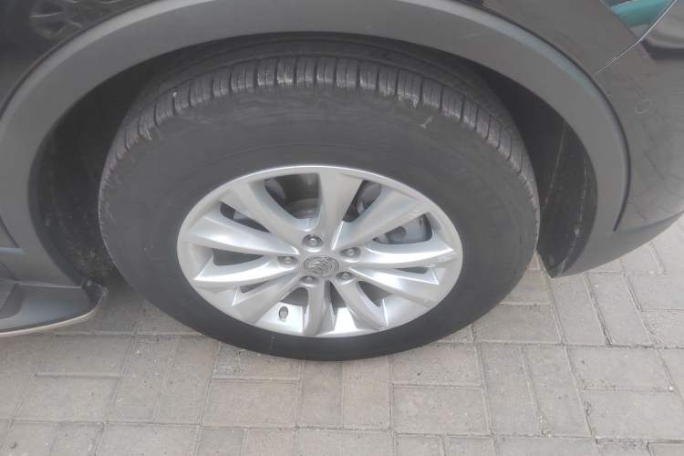 Used Buick Envision 2014 28T Four-Wheel Drive Luxury Model Right Front Wheel Hub