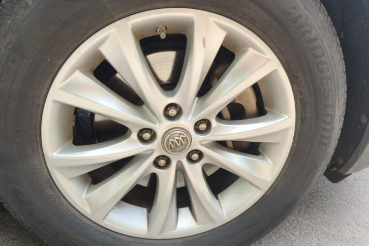 Used Buick Envision 2014 28T Four-Wheel Drive Elite Model Right Front Wheel Hub