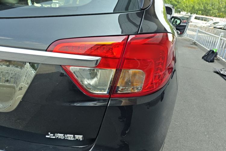 Used Buick Envision 2014 28T Four-Wheel Drive Elite Model Right Rear Taillight