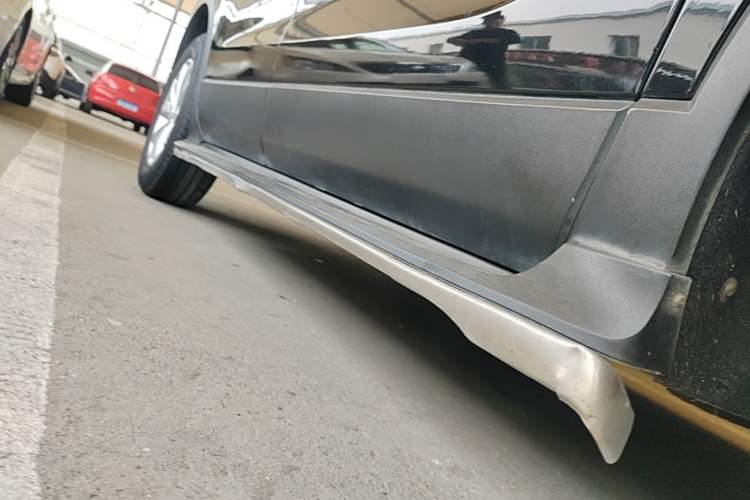 Used Buick Envision 2014 28T Four-Wheel Drive Elite Model Right Side Sill
