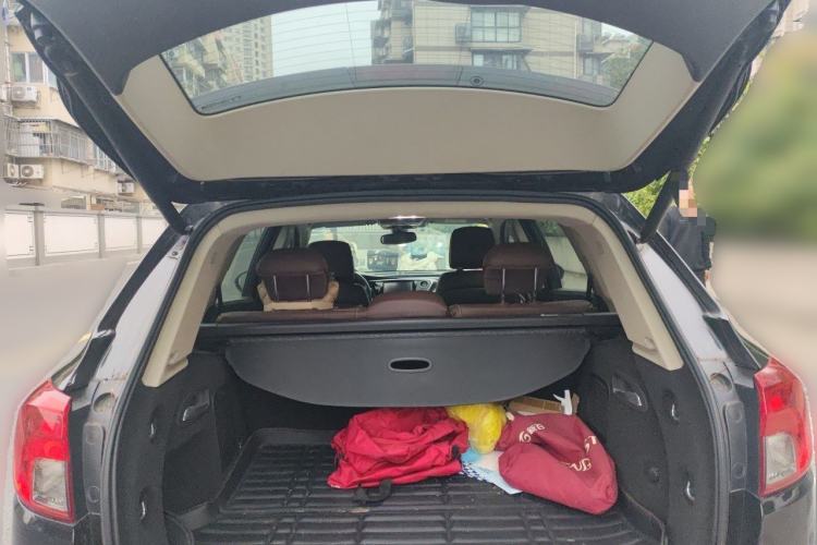 Used Buick Envision 2014 28T Four-Wheel Drive Luxury Model Trunk