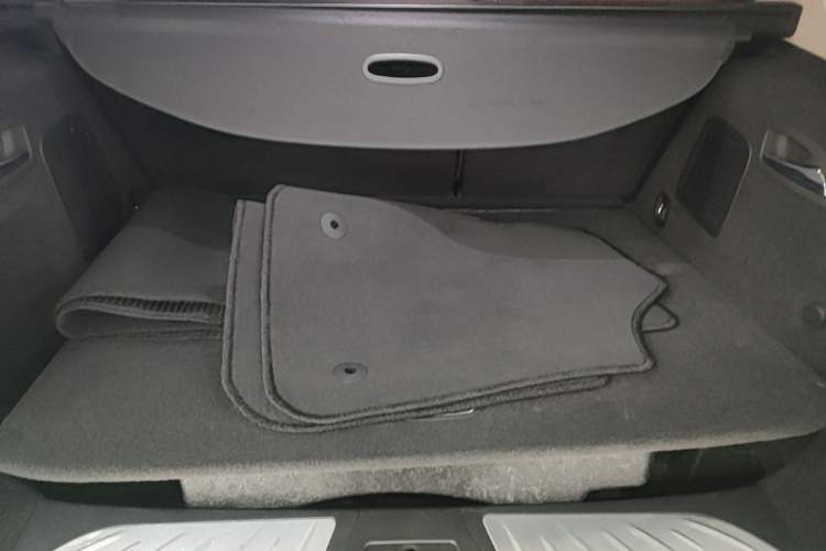 Used Buick Envision 2014 28T Four-Wheel Drive Luxury Model Trunk