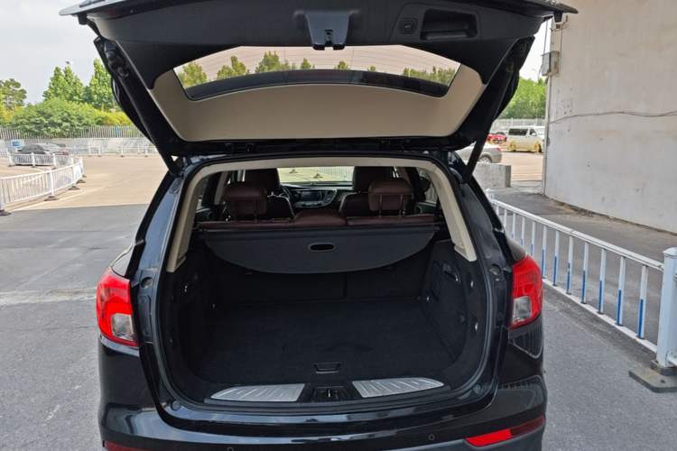 Used Buick Envision 2014 28T Four-Wheel Drive Elite Model Trunk
