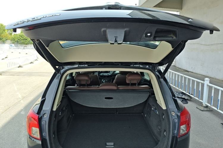 Used Buick Envision 2014 28T Four-Wheel Drive Elite Model Trunk