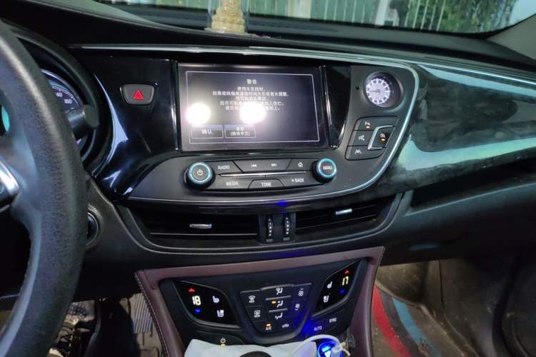Used Buick Envision 2014 28T Four-Wheel Drive Luxury Model Audio And AC Panel