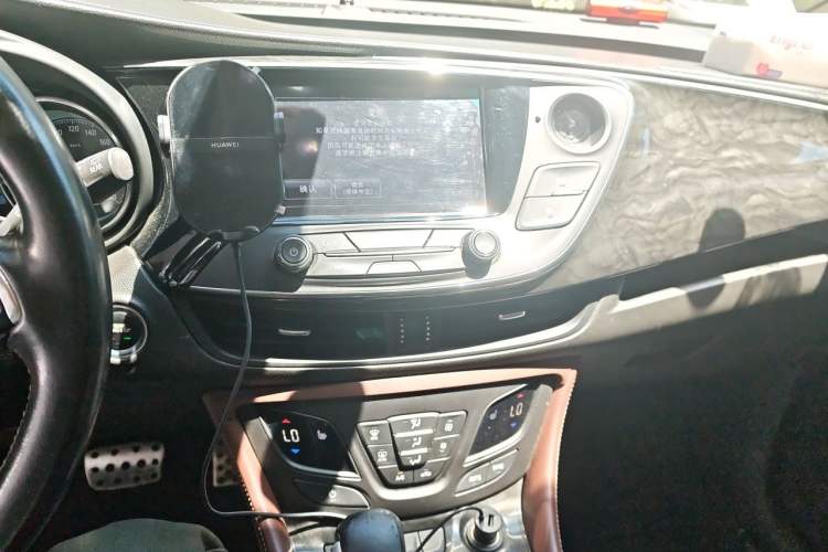 Used Buick Envision 2014 28T Four-Wheel Drive Elite Model Audio And AC Panel