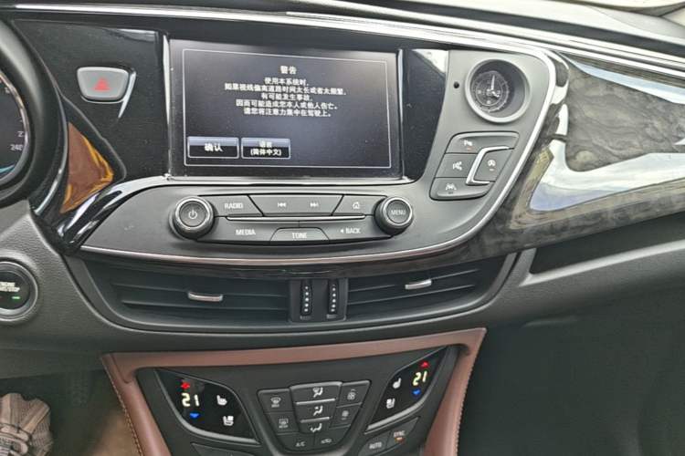 Used Buick Envision 2014 28T Four-Wheel Drive Luxury Model Audio And AC Panel